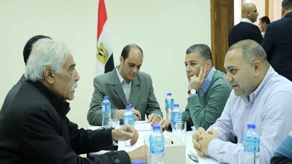 الوفد الأمني المصري يبحث مع محافظ غزة المصالحة الفلسطينية