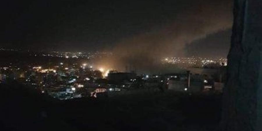 بالفيديو.. الغارة الأمريكية تستهدف مواقع تابعة للنظام السوري