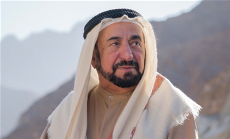 حاكم الشارقة يؤدي صلاة الظهر في جامع السيدة فاطمة الزهراء إيذانا بافتتاحه