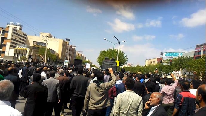 متظاهرون إيرانيون”: «اتركوا سوريا وفكروا في حالنا»