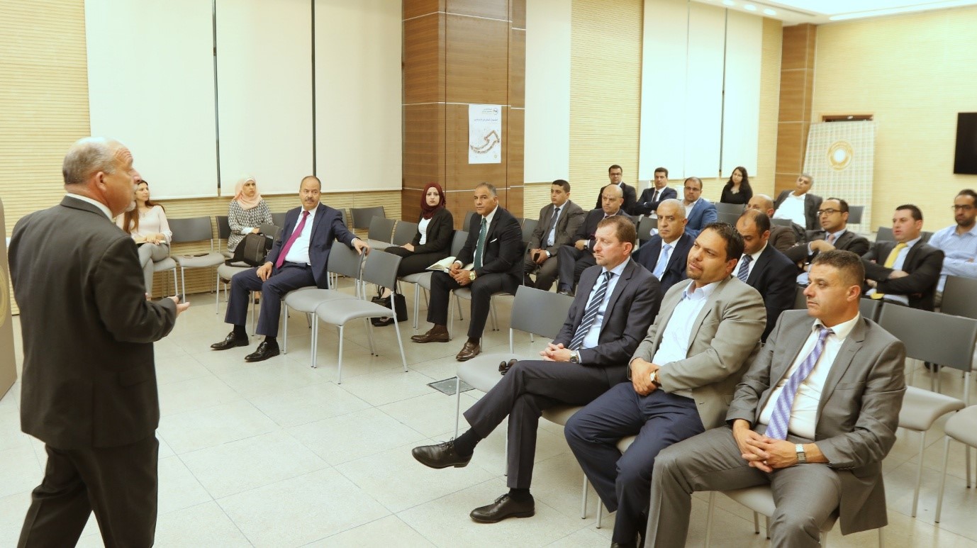 تمكين الحرفيين والمهنيين الفلسطينيين من الحصول على قروض للتمويل العقاري