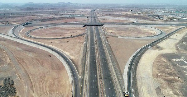 سلطنة عمان تدشن أضخم مشاريع الطرق في تاريخها