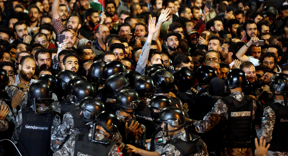 الاحتجاجات تدفع الأردن للتقدم إلى صندوق النقد الدولي بطلب صعب