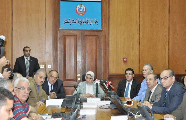 وزيرة الصحة تترأس غرفة الأزمات لمراجعة التأمين الطبي لاحتفالات 30 يونيو