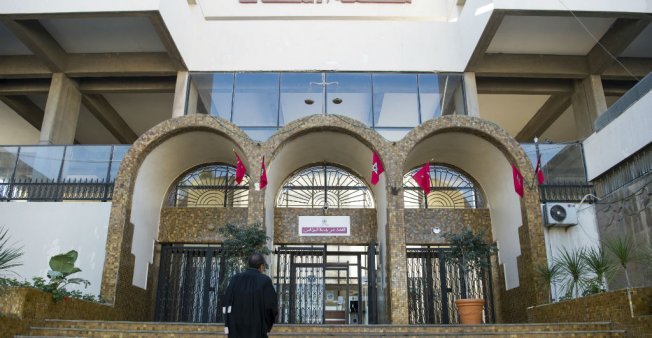 القضاء المغربي يلاحق شبانا هاجموا رجلا وامرأة بشبهة “الإفطار في رمضان”