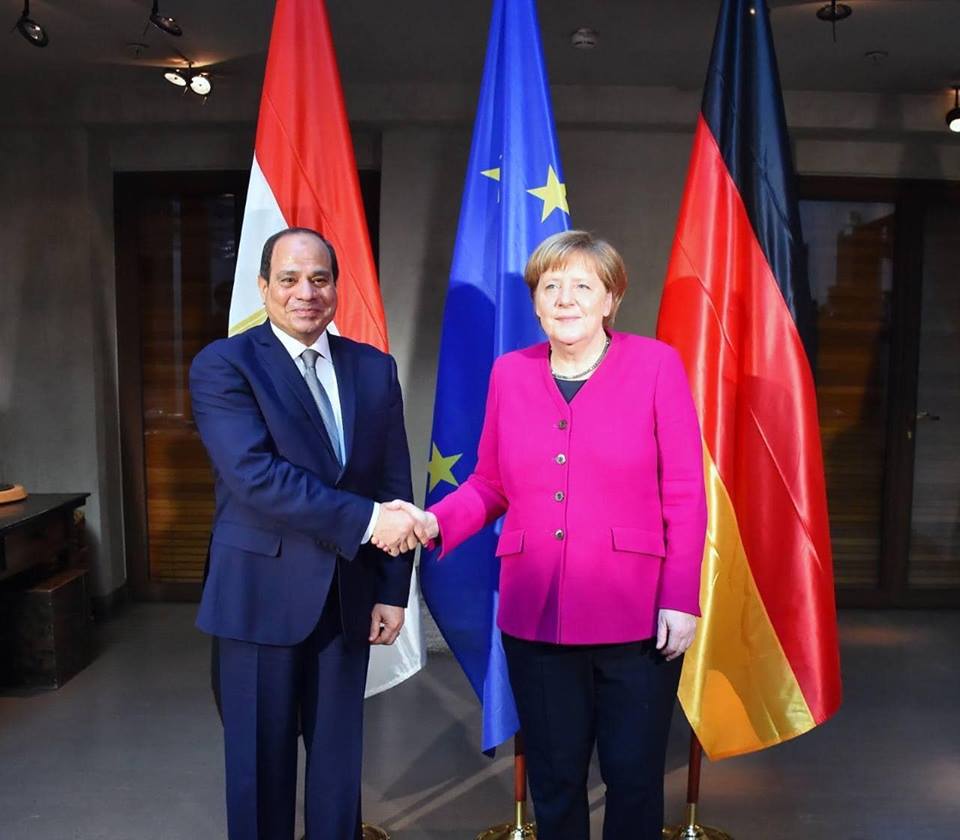 “السيسي” و”ميركل” يشددان على توطيد العلاقات بين مصر وألمانيا