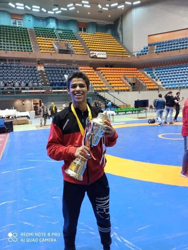 اللاعب أحمد بغدودة يفوز بالميدالية الذهبية لوزن ٦٠ كجم للبطولة العربية للمصارعة الرومانية للكبار