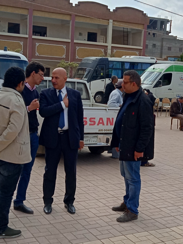 النائب أيمن عبد الله يتابع أعمال القافلة الطبية الخاصة بمركز بيلا