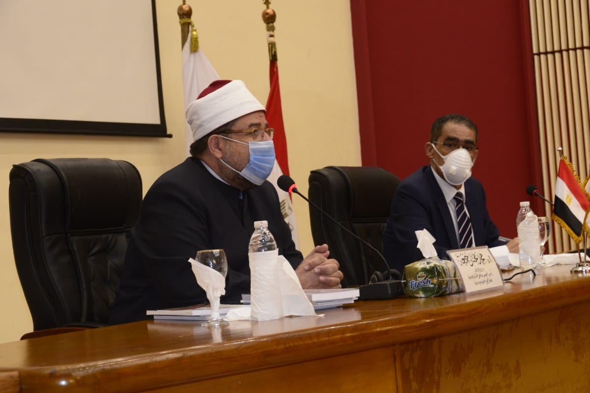 وزير الأوقاف في لقاءه بالمراسلين الأجانب: نجحنا في إنهاء الجماعات المتشددة على المساجد والنأي بها عن السياسة