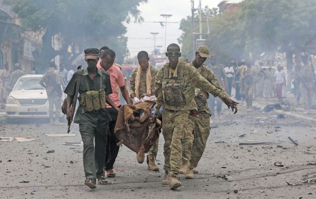 ATTENTION EDITORS - VISUAL COVERAGE OF SCENES OF DEATH AND INJURY Somali military officers evacuate an injured man from the scene of an explosion in Maka al Mukaram road in Mogadishu, Somalia, July 30, 2017. REUTERS/Feisal Omar TPX IMAGES OF THE DAY