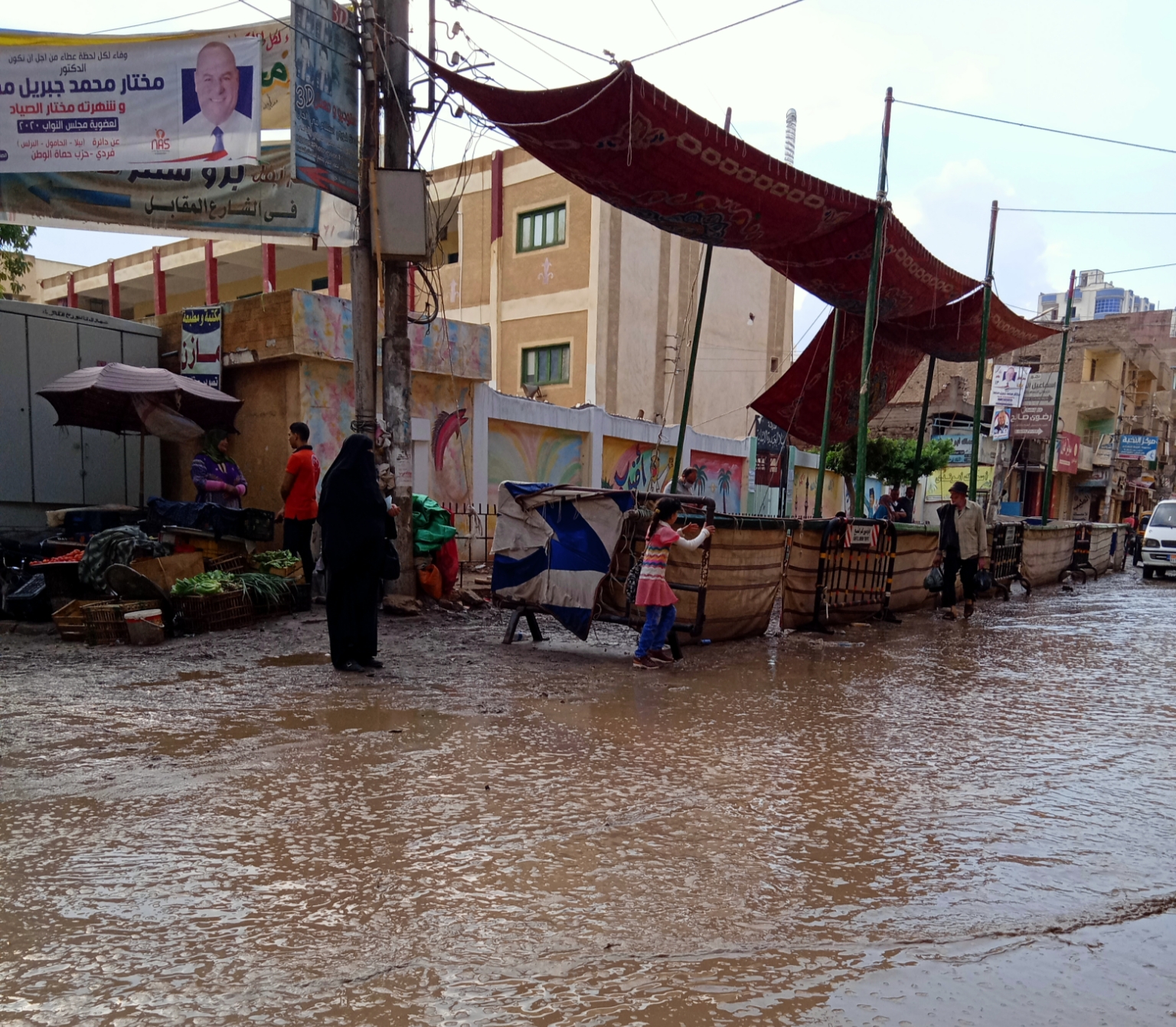 المطر يعرقل عملية التصويت في بيلا في اليوم الأول لانتخابات مجلس النواب