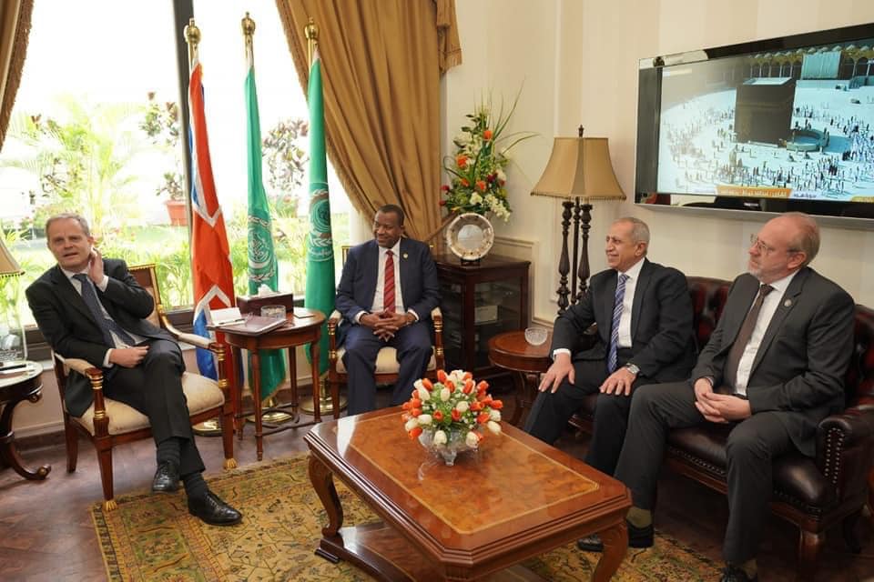 د. إسماعيل عبد الغفار وسفير بريطانيا بالقاهرة يبحثان سبل دعم التعاون بين “الأكاديمية البحرية” والجامعات البريطانية