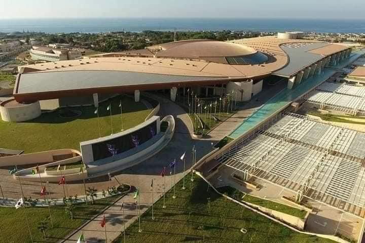 شوارع الجزائر تزدان بالأعلام العربية وسط تفاؤل كبير بـقمة “لم الشمل العربي”