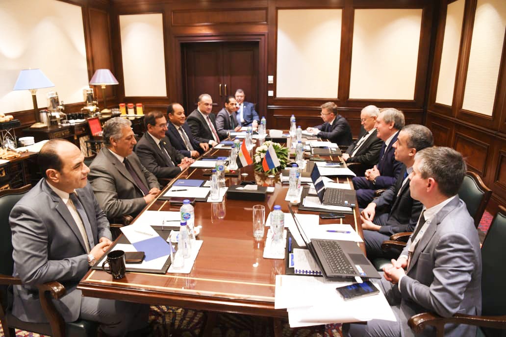 مصر وروسيا يبحثان زيادة التعاون المشترك في صناعة البترول والغاز