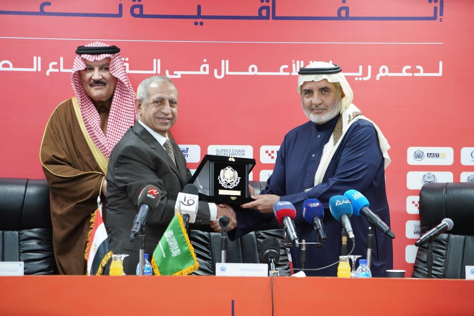 “الأكاديمية العربية” و”العبيكان”يوقعان اتفاقية تعاون لدعم الابتكار ورواد الأعمال في القطاع الصناعي