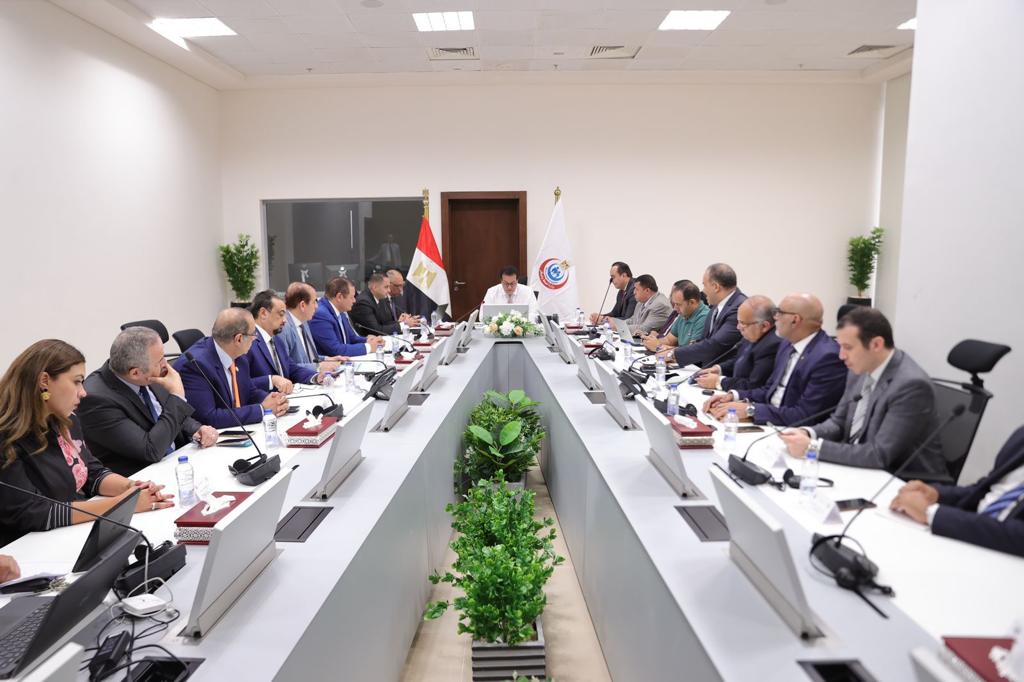 وزير الصحة يعقد اجتماعا لمراجعة الاستعدادات النهائية للمؤتمر العالمي للسكان والصحة