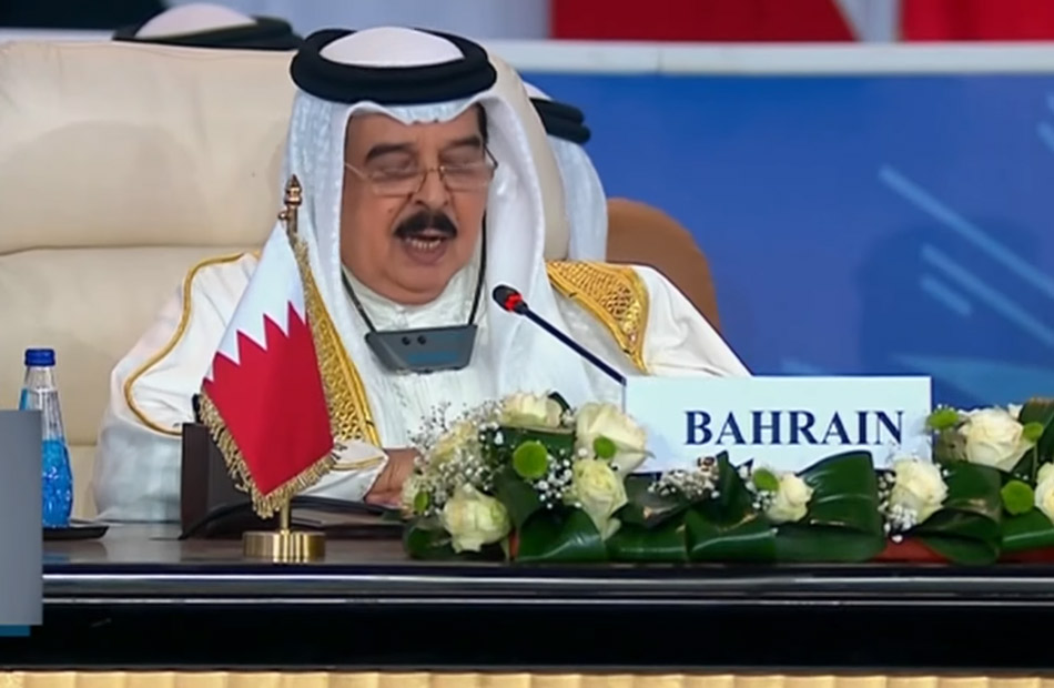 ملك البحرين: يجب الإفراج عن الأسرى والمحتجزين وإيصال المساعدات إلى غزة