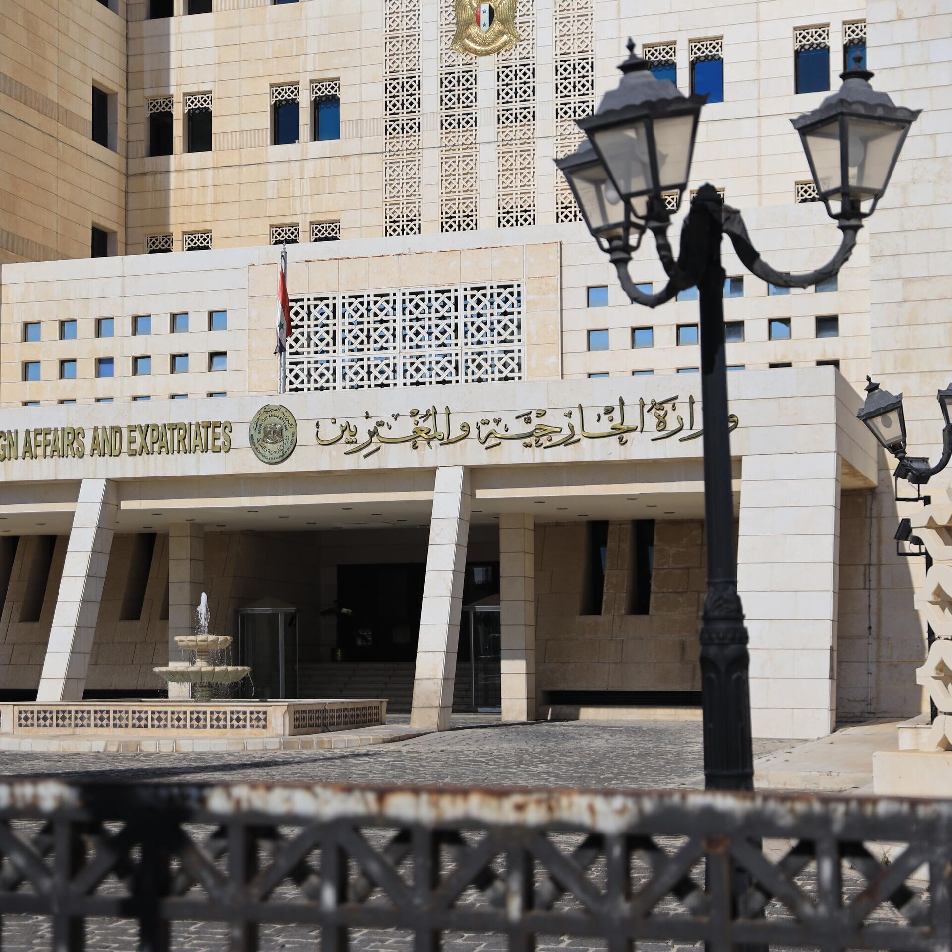 الخارجية السورية: الاعتداء الأمريكي يؤجج الصراع في منطقة الشرق الأوسط على نحو خطير