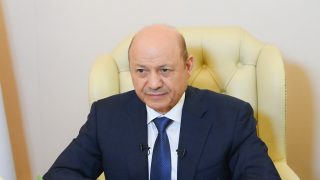 الرئيس اليمني: علينا مواصلة الجهود لإلزام الكيان الصهيوني بتنفيذ قرارات الشرعية الدولية