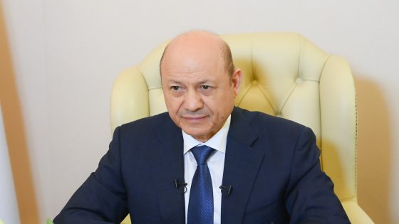 الرئيس اليمني: علينا مواصلة الجهود لإلزام الكيان الصهيوني بتنفيذ قرارات الشرعية الدولية