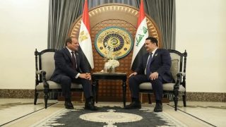 “السيسي” يلتقي رئيس مجلس الوزراء العراقي على هامش القمة العربية ببغداد