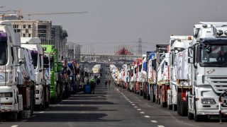 فرنسا تطالب بأن تكون إعادة تقديم المساعدات الإنسانية إلى غزة بشكل فوري وواسع النطاق وبدون تدخل