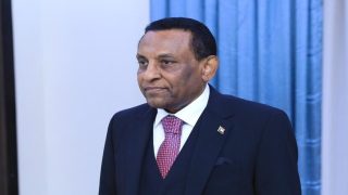 ارتباكٌ في المشهد السياسي السوداني.. كامل إدريس رئيسا جديدا للحكومة