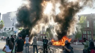 أحداث كاليفورنيا.. هل باتت أمريكا على حافة حرب أهلية مدمرة؟