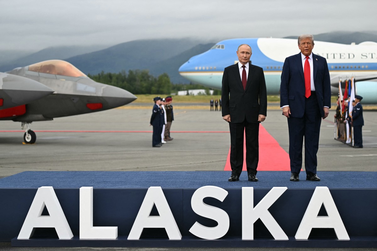 US President Donald Trump (R) and Russian President Vladimir Putin pose on a podium on the tarmac after arrival at Joint Base Elmendorf-Richardson in Anchorage, Alaska, on August 15, 2025. Putin is in Alaska at the invitation of Trump in his first visit to a Western country since he ordered the 2022 invasion of Ukraine that has killed tens of thousands of people. (Photo by ANDREW CABALLERO-REYNOLDS / AFP)