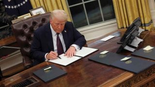 ما هو الإغلاق الحكومي الذي يهدد الأمن السيبراني والاقتصاد الأمريكي؟