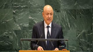 “العليمي” يدعو إلى تشكيل تحالف دولي من أجل فرض السلام في بلاده