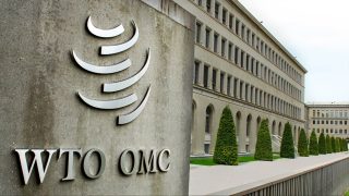 تعاون بين “دي بي ورلد” و”باي-بال” لتسريع التجارة عبر الحدود