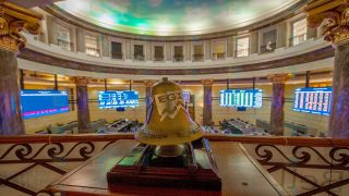 البورصة المصرية تغلق على ارتفاع جماعي والمؤشر الرئيسي يسجل مستوى قياسي جديد