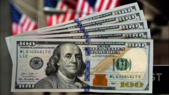 “الدولار” يتراجع لأدنى مستوى في أسبوع متأثرا بإغلاق الحكومة الأمريكية