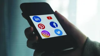 المفوضية الأوروبية تفتح ملف حماية القُصّر على المنصات الرقمية