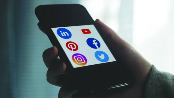 المفوضية الأوروبية تفتح ملف حماية القُصّر على المنصات الرقمية