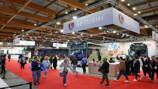 “جيوشي لصناعة وسائل النقل” تشارك بجناح كبير لأحدث منتجاتها في معرض “Busworld 2025” ببروكسل