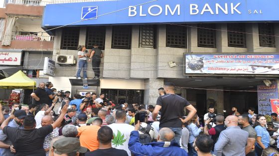 أموال دمشق عالقة في بيروت.. لبنان يغرق القطاع المصرفي السوري