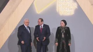 الرئيس السيسى والسيدة قرينته يستقبلان الضيوف المشاركين في حفل افتتاح المتحف المصرى الكبير