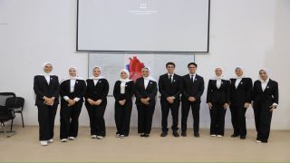 رئيس جامعة المنصورة الجديدة يشهد العرض الإكلينيكي للحالات المرضية (المستوي الثاني) لطلاب كلية الطب