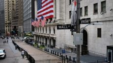 وول ستريت تغلق على ارتفاع جماعي لمؤشراتها الرئيسية