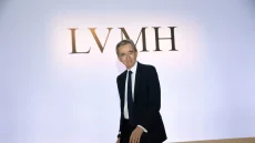 برنارد أرنو يعزز ثروته ويقود باريس إف سي إلى دوري الأضواء بدعم إمبراطورية LVMH”