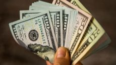 الدولار يرتفع لأعلى مستوى في 3 أشهر وسط ترقب بيانات الاقتصاد الأميركي