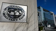 صندوق النقد يحذر: تحويل القروض من الدولار إلى اليوان قد يخفض التكاليف… لكن بثمن استقرار العملات