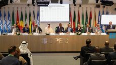 أوبك بلس: الدول الثماني تجدد التزامها بخفض الإنتاج وتؤكد نهج الحذر لدعم استقرار السوق