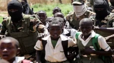 اختطاف جماعي في نيجيريا يستهدف أكثر من 300 تلميذ ومعلم من مدرسة كاثوليكية