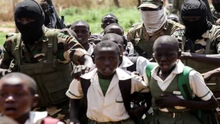 اختطاف جماعي في نيجيريا يستهدف أكثر من 300 تلميذ ومعلم من مدرسة كاثوليكية