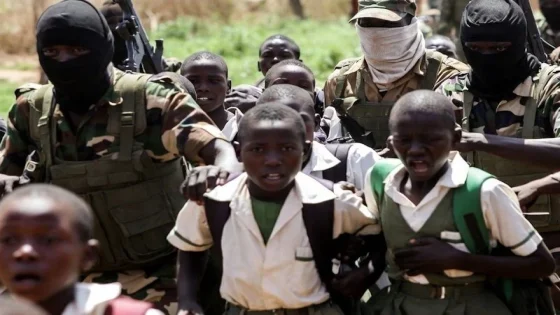 اختطاف جماعي في نيجيريا يستهدف أكثر من 300 تلميذ ومعلم من مدرسة كاثوليكية