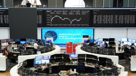 الأسهم الأوروبية تهوي تحت ضغط التكنولوجيا: فوتسي يقود الخسائر وستوكس 600 يتراجع 1%