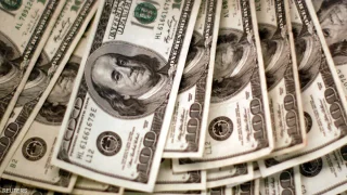 استقرار الدولار قرب أدنى مستوياته وصعود الين واليوان مقابل العملة الأمريكية